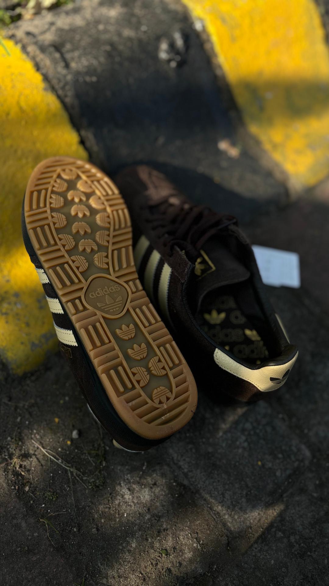 Adidas Jeans Brown