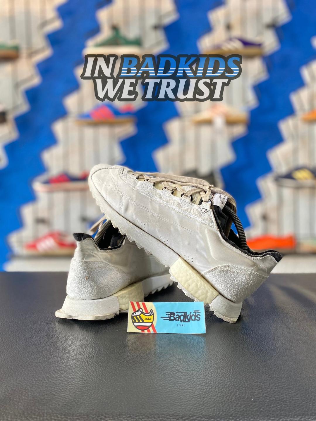 SL7600 White 44 2/3