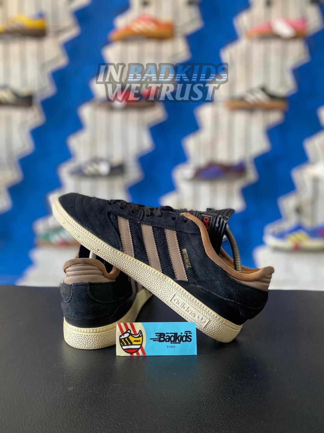  Busenitz size 44 2/3 