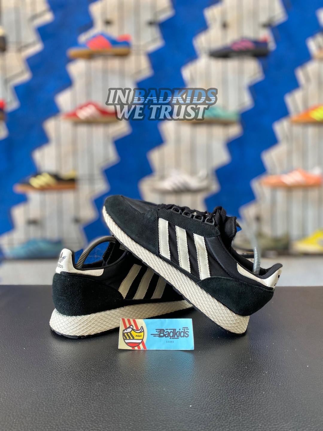 Adidas forest grove bw 42 2/3