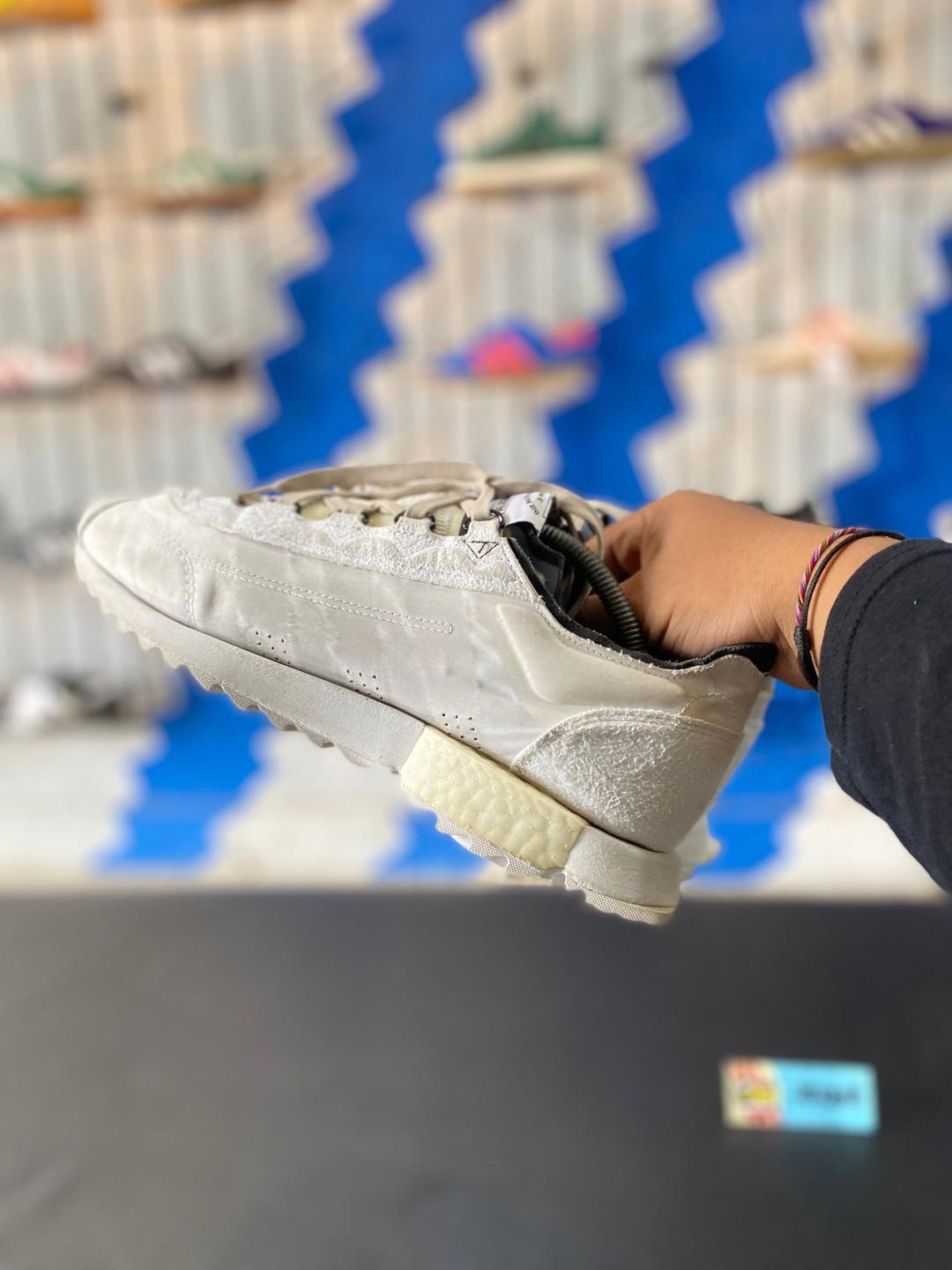 SL7600 White 44 2/3