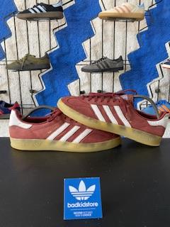 Gazelle indoor maroon 44 2/3 ( KPL )