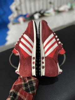 La trainer red 42 2/3