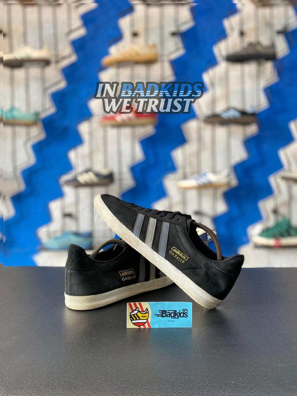 Gazelle black colourway stripe 45