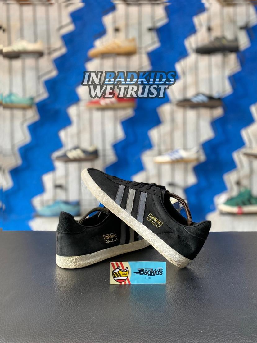 Gazelle black colourway stripe 45